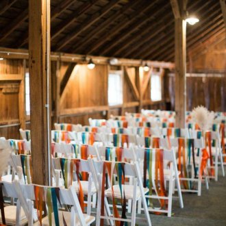 Панделки в дизайна на празнични столове