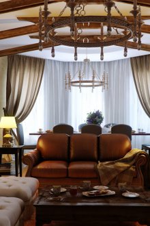 Черен диван в модерен стил