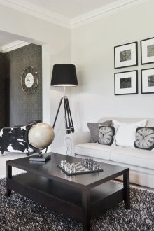 Бял диван в модерен стил