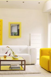 Жълти мебели в хола