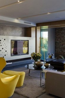 Жълто кресло в хола