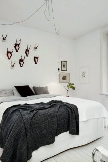 Bilik tidur yang selesa dan hitam di dalam gaya Scandinavia