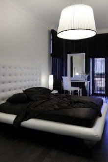 Bilik tidur hitam dan putih dalam gaya klasik