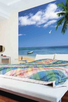 Стенен стенопис с изглед към плажа в интериора на спалнята