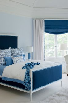 Warna biru, cyan dan putih di dalam bilik tidur