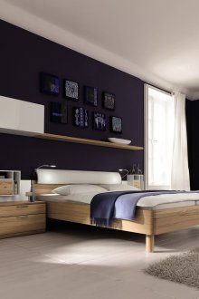 Бежови и бели мебели за спалня с високи технологии