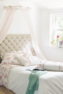 Мебели за спалня с бяло и кремаво прованс