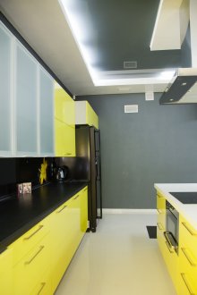 Жълто-черен кухненски комплект