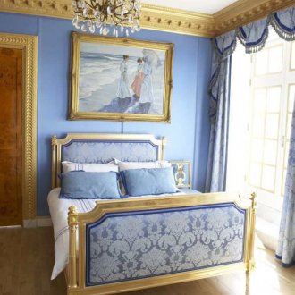 Bilik tidur biru emas