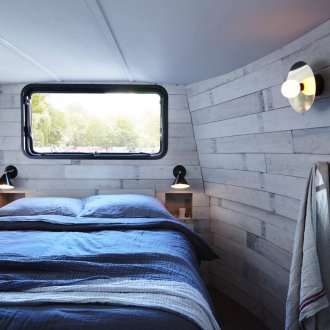 Tekstil biru di bilik tidur yang luar biasa