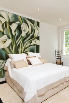 Фототапет с рисувани цветя в спалнята