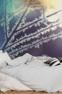 Стенопис с зимни клони в спалнята