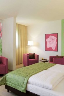 Стенопис с листа в спалнята