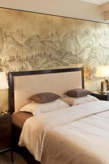 Стенопис с антична гравировка в спалнята