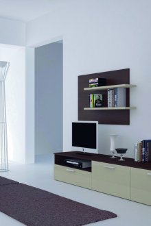 Beigefarbene und braune minimalistische Möbel.