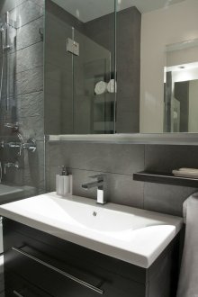 Spanplattenmöbel im Badezimmer