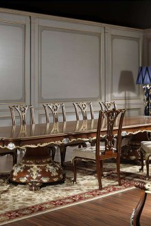 Дървени класически мебели в трапезарията