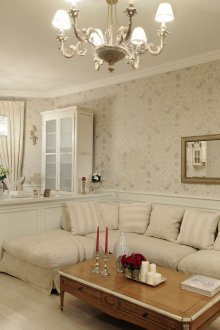 Крема мека мебел в класически хол