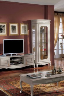 Бежови мебели в класически стил в хола
