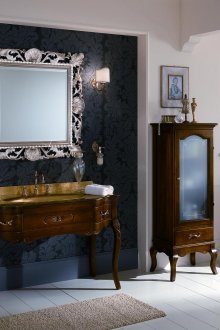 Дървени мебели в класическа баня