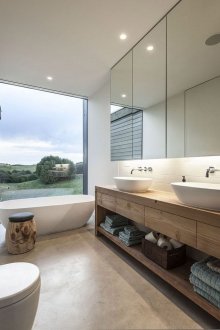 Kabinet bilik mandi dengan bahagian atas kayu