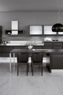 Комбинацията от бели, черни и сиви цветове в кухнята