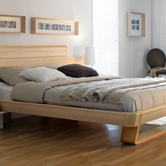 Спалня и други букови мебели в спалнята