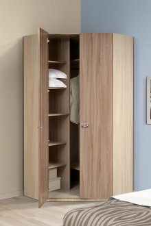 Бежов и кафяв ъглов шкаф за пепел в спалнята