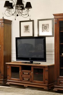 Дъбова и стъклена стена в хола