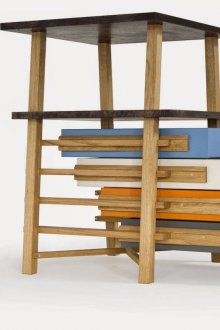 Стилна табуретка с дъбови чекмеджета