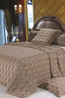 Светлокафяв кариран в спалнята