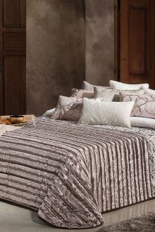 Сребърна ватирана покривка