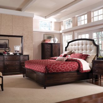 Червено покривало в спалнята