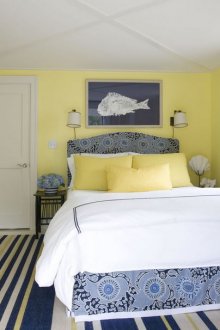 Permaidani berjalur di dalam bilik tidur