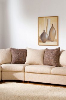 Бежово кафяв диван в хола