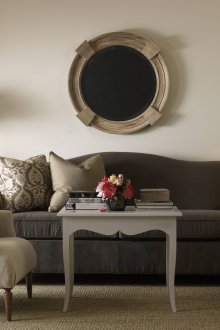 Сива бежова всекидневна