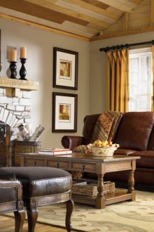 Кожени мебели в бежова всекидневна