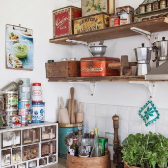 Shelves and storage system in the kitchen