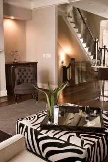 Zebra print pouf в хола