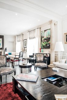 Черно-бели мебели в хола в стила на арт деко