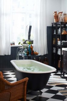 Черно-бяла селска баня