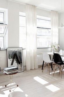 Черно-бяла всекидневна-трапезария в скандинавски стил