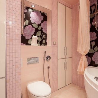 Рози в банята