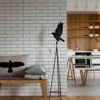 Необичайна черна подова лампа под формата на птица