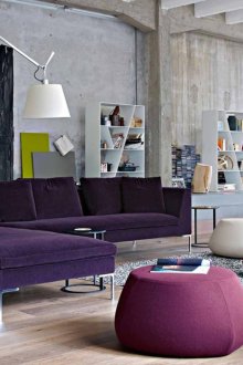 Подова лампа в градски интериор