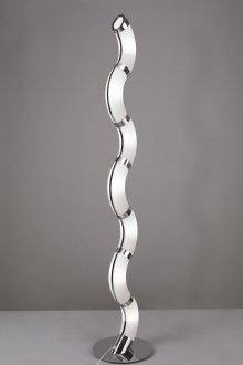 Извита подова лампа, изработена от метал и стъкло