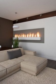 Блестящи камъни в декора на стената