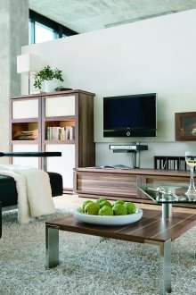 Кафяви и бели мебели за хола