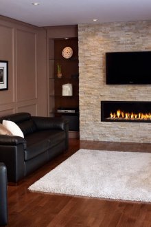 Каменна стена в хола