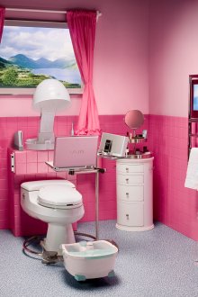 Необичайна розова баня